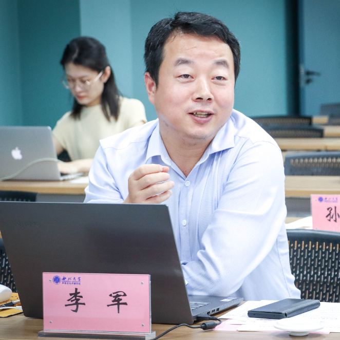 李军提问.jpg