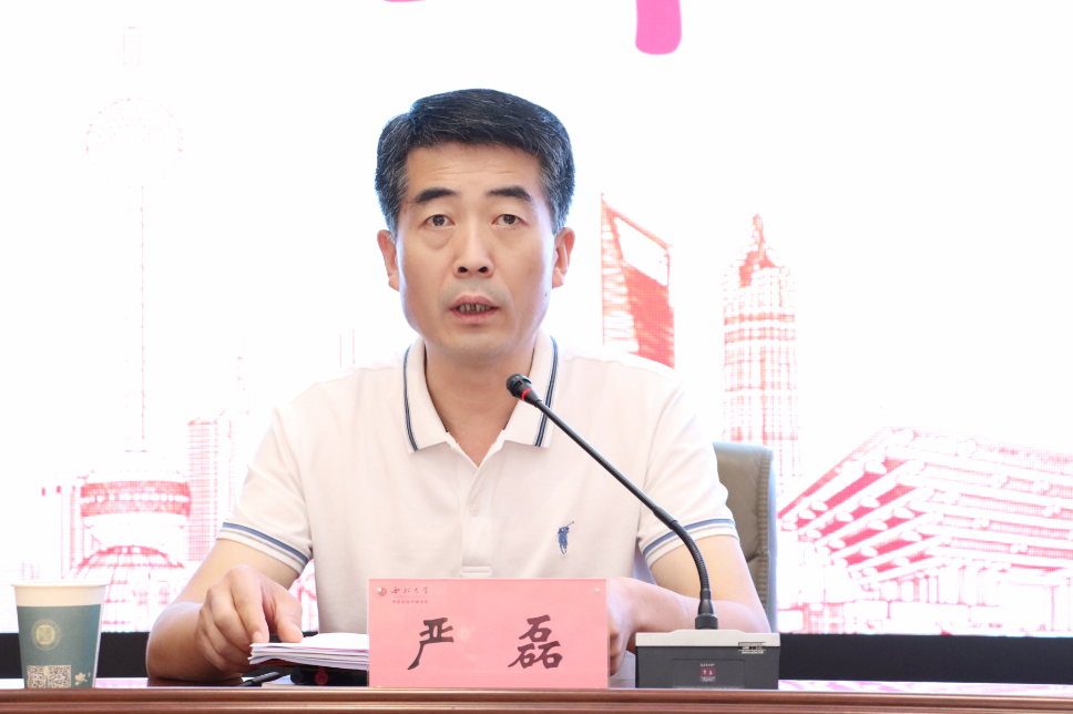 严磊2.jpg